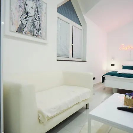 Magic With Jaccuzzi And Sauna 베오그라드