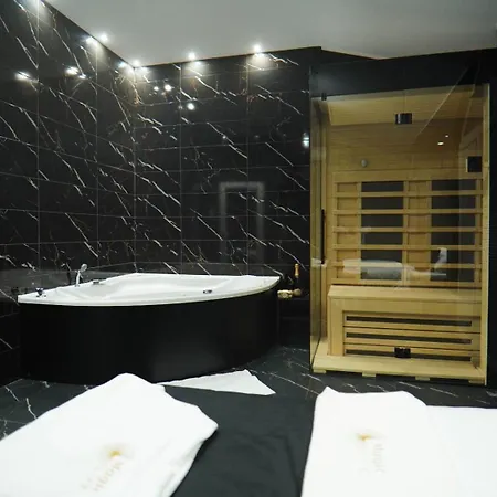 Magic With Jaccuzzi And Sauna דירה