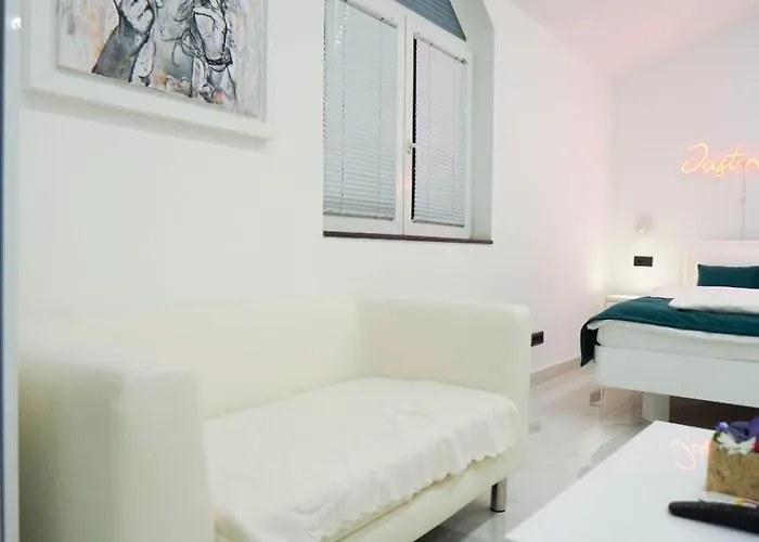 Magic With Jaccuzzi And Sauna Belgrad