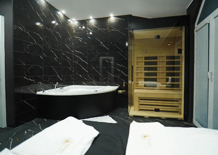 Magic With Jaccuzzi And Sauna Apartment