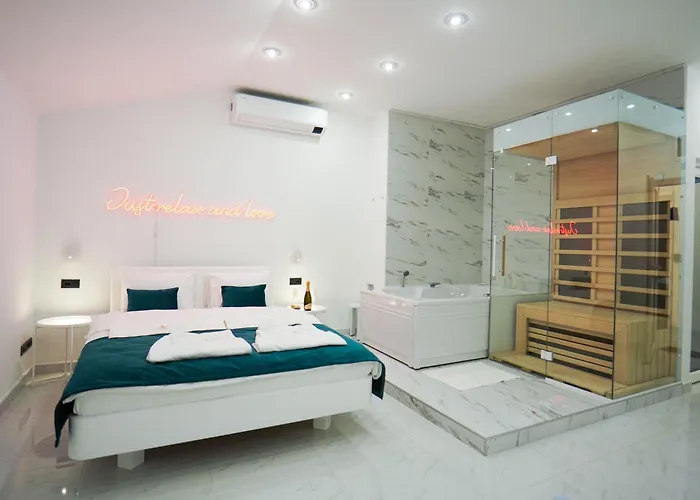 Magic With Jaccuzzi And Sauna Apartment